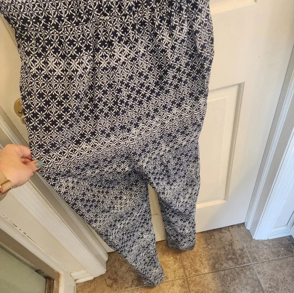 Diane Von Furstenberg Blue and White Patterned Jumpsuit size 8 - Picture 6 of 6